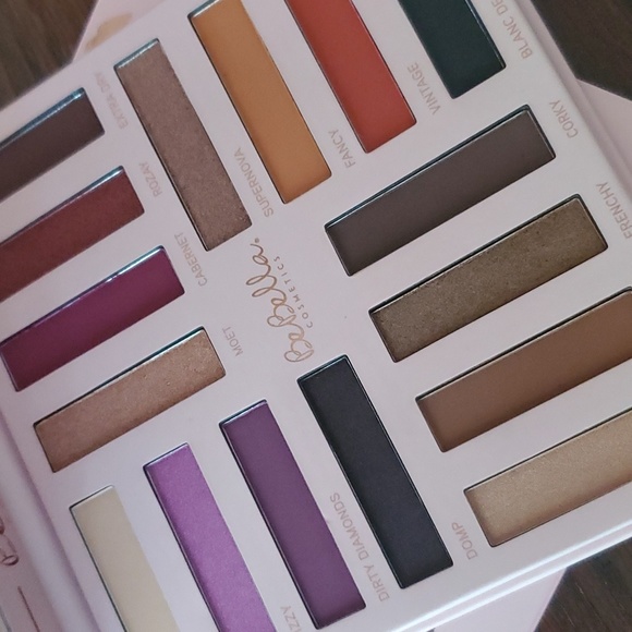 Eyeshadow Palette - Picture 4 of 5